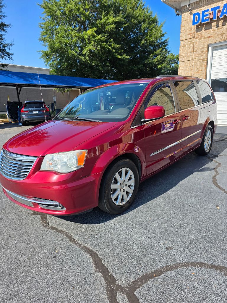 2012 Chrysler Town & Country Touring's photo