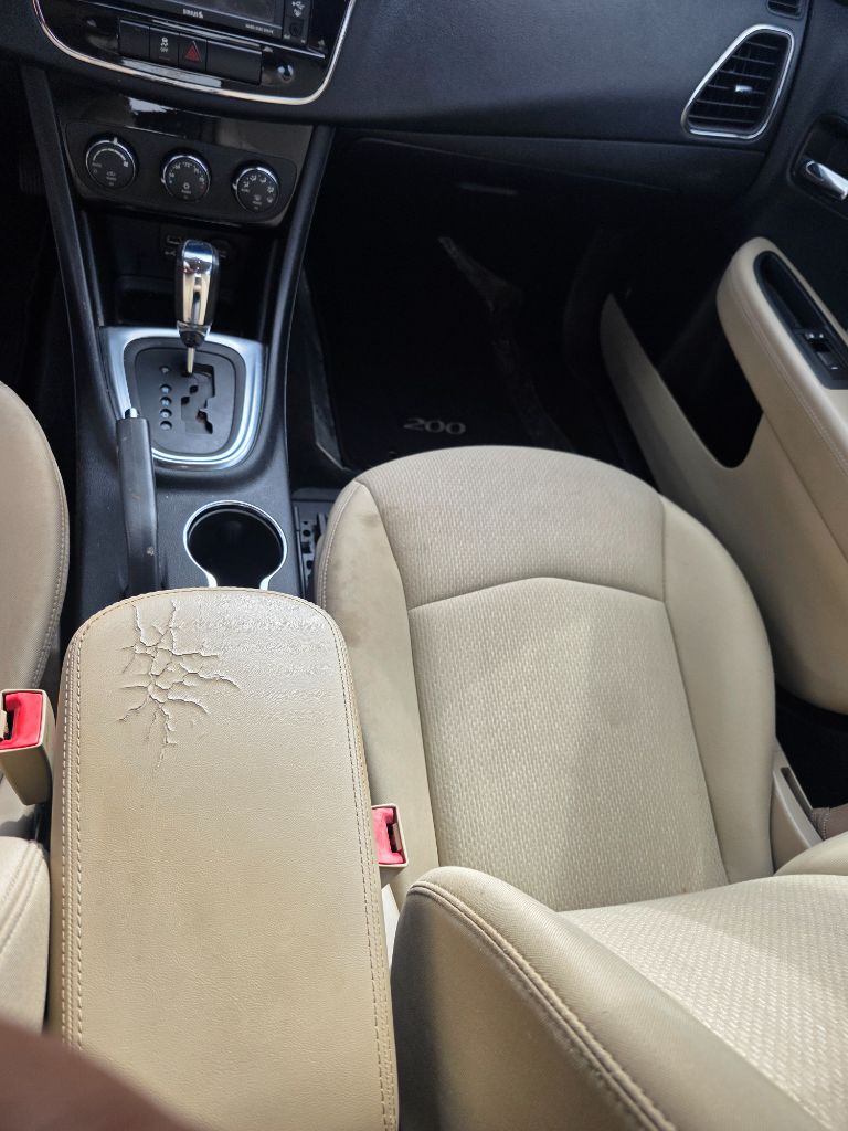 2012 Chrysler 200 Touring - Photo 14