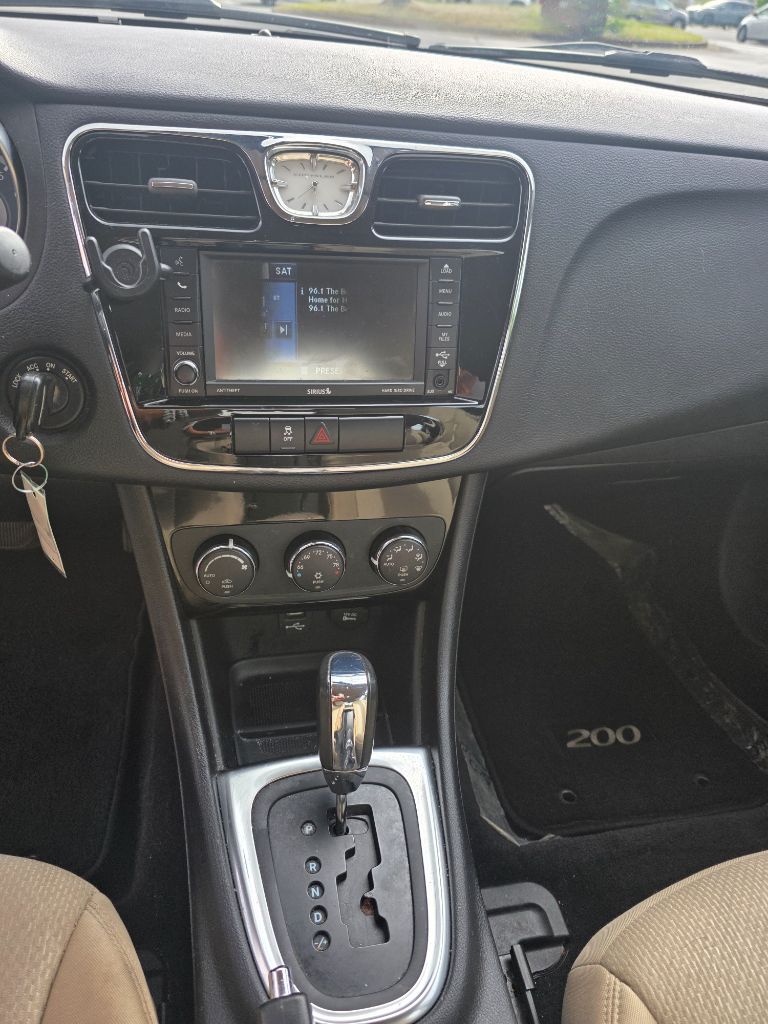 2012 Chrysler 200 Touring - Photo 13