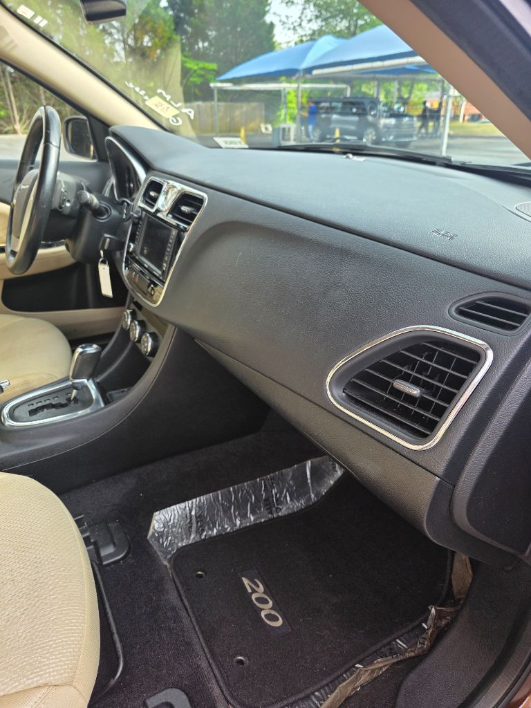 2012 Chrysler 200 Touring - Photo 16