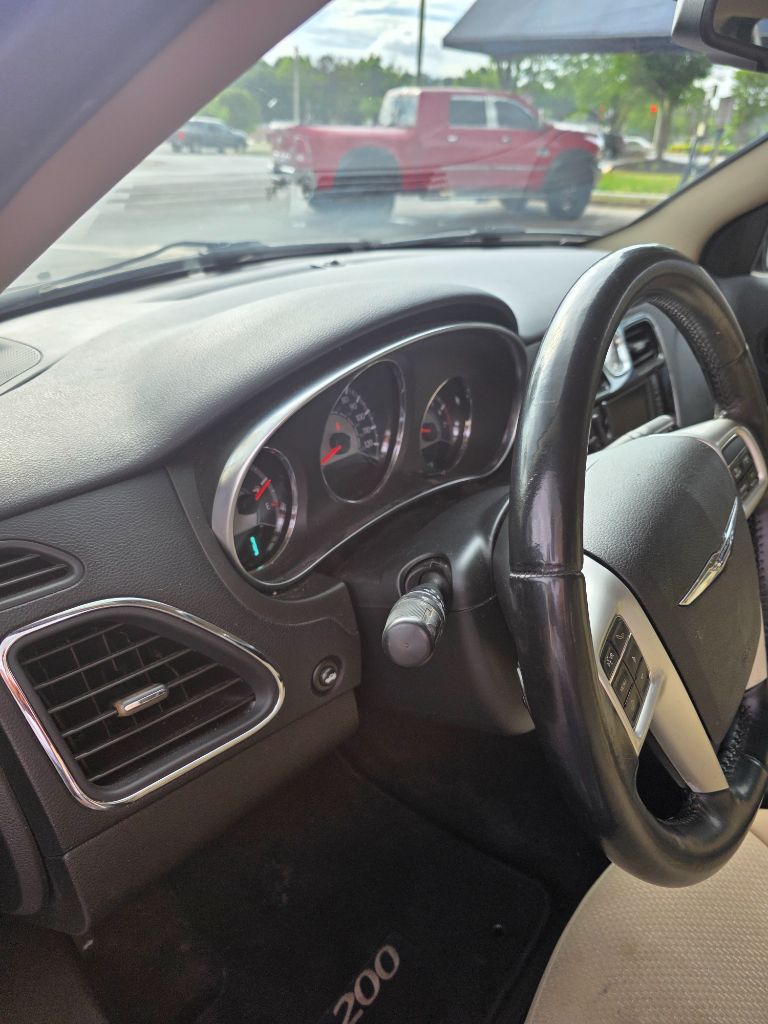 2012 Chrysler 200 Touring - Photo 10